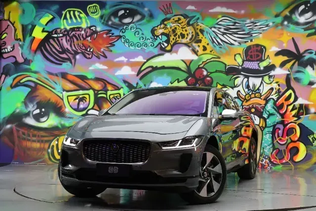 Foto de um jaguar i-pace