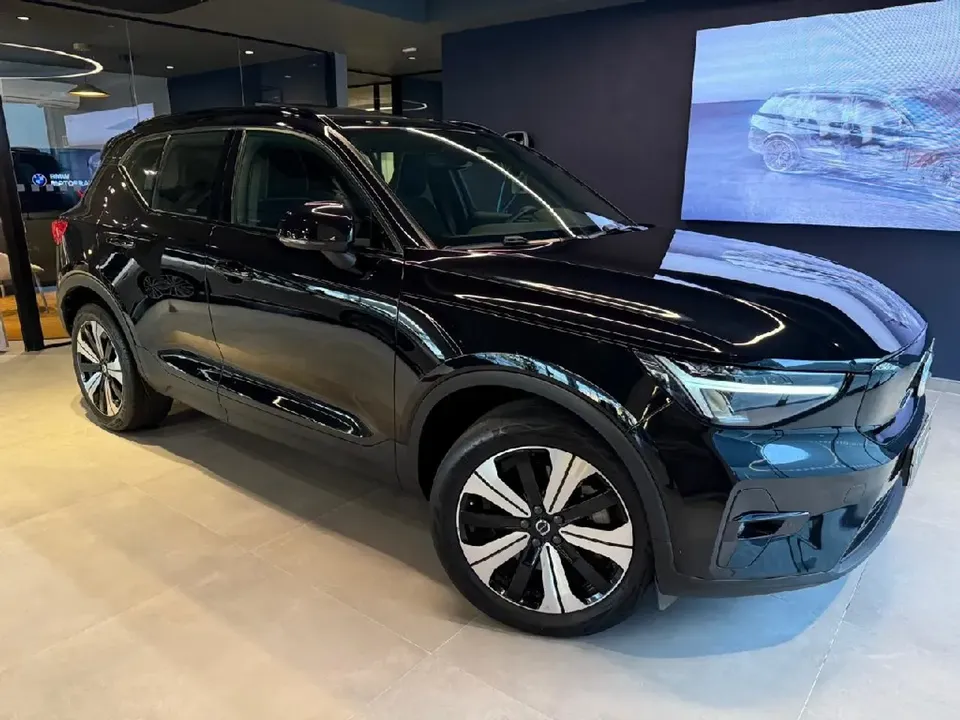 Foto de um volvo xc40 recharge