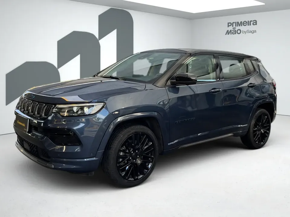 Foto de um jeep compass 4xe plug-in hybrid