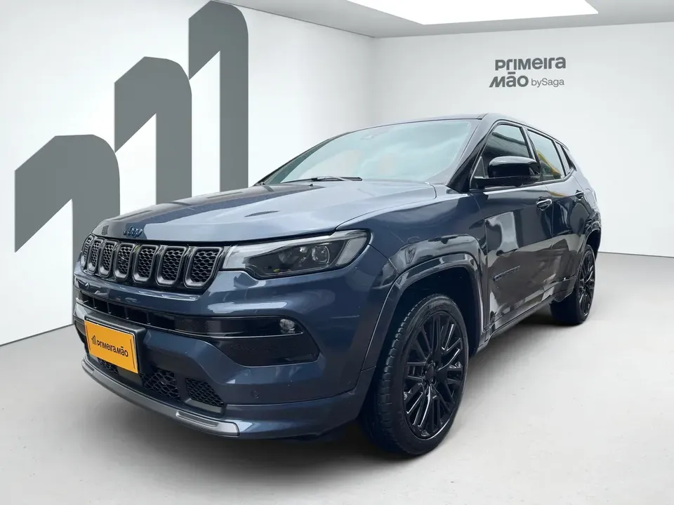 Foto de um jeep compass 4xe plug-in hybrid