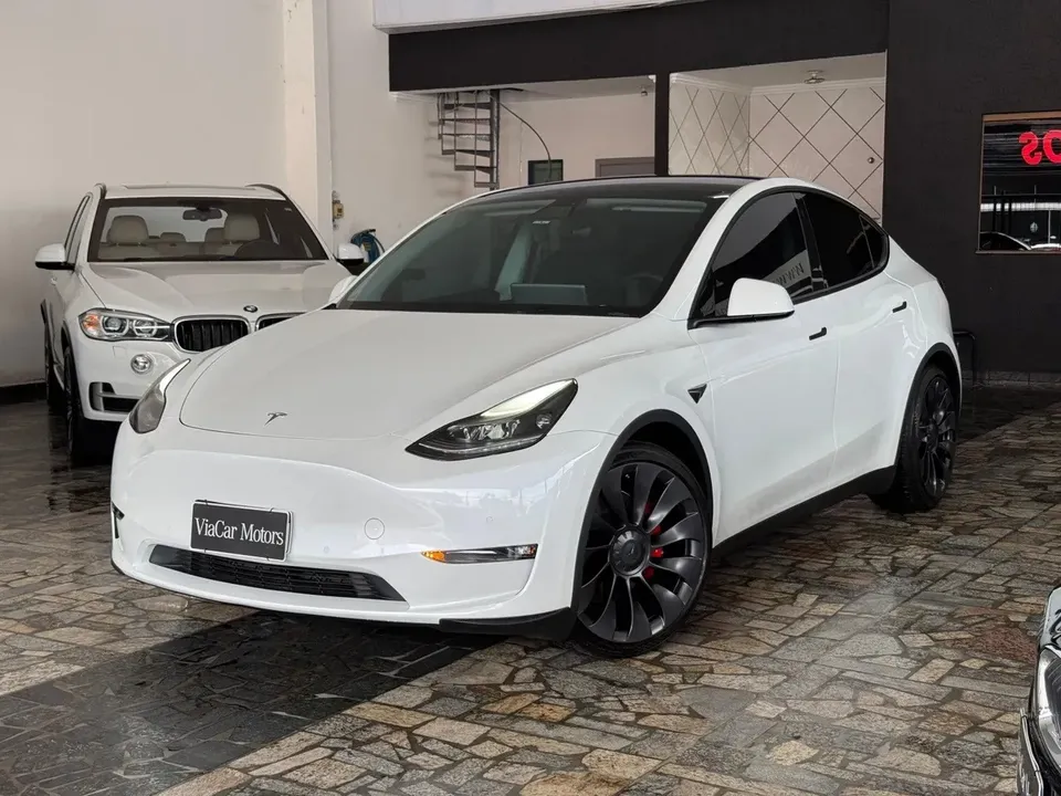 Foto de um tesla model y