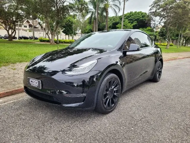 Foto de um tesla model y