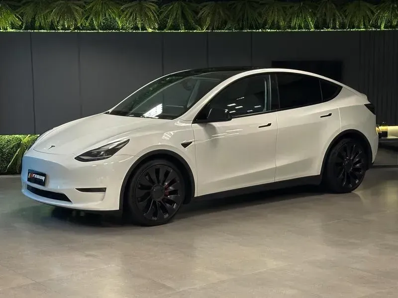 Foto de um tesla model y