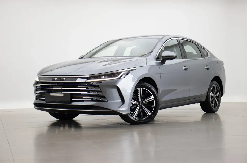 Foto de um byd king dm-i plug-in hybrid