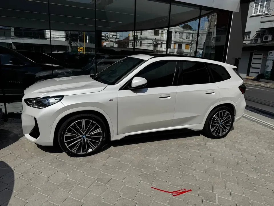 Foto de um bmw ix1