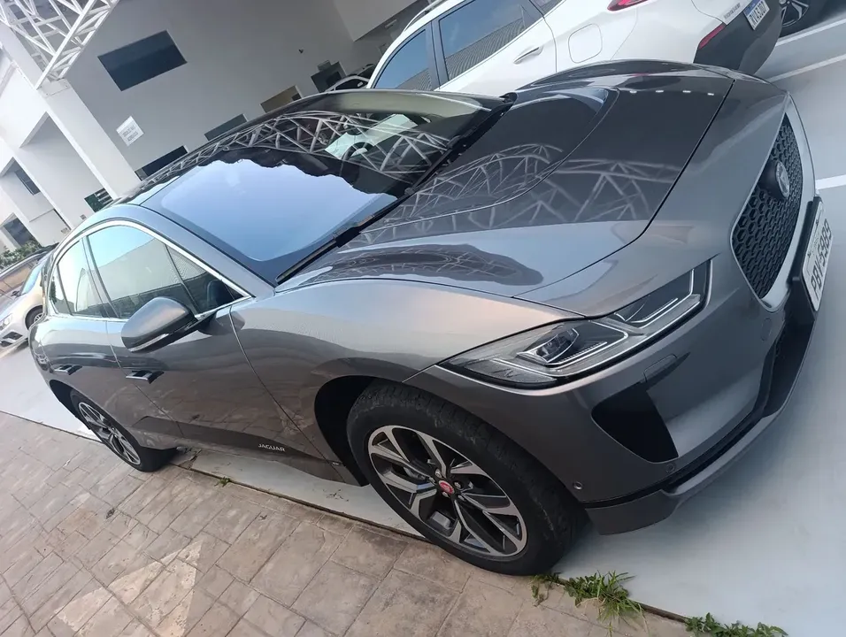 Foto de um jaguar i-pace