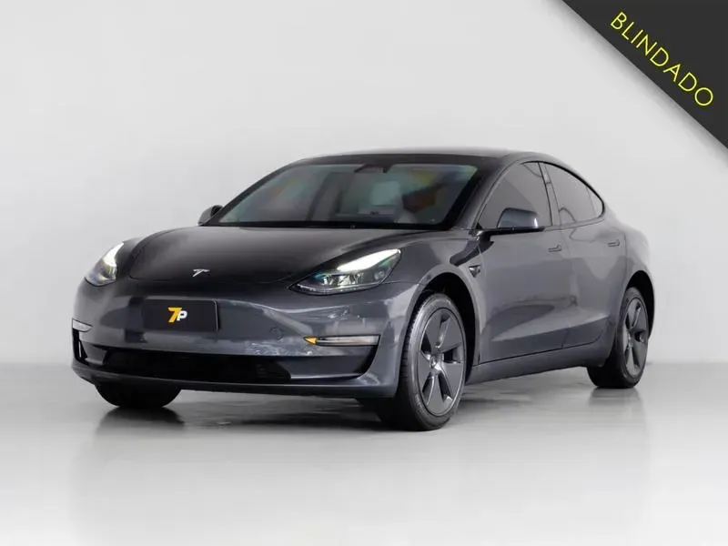 Foto de um tesla model 3