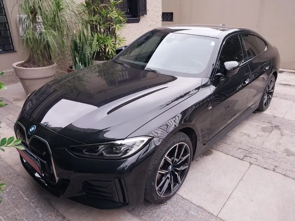 Foto de um bmw i4 edrive40