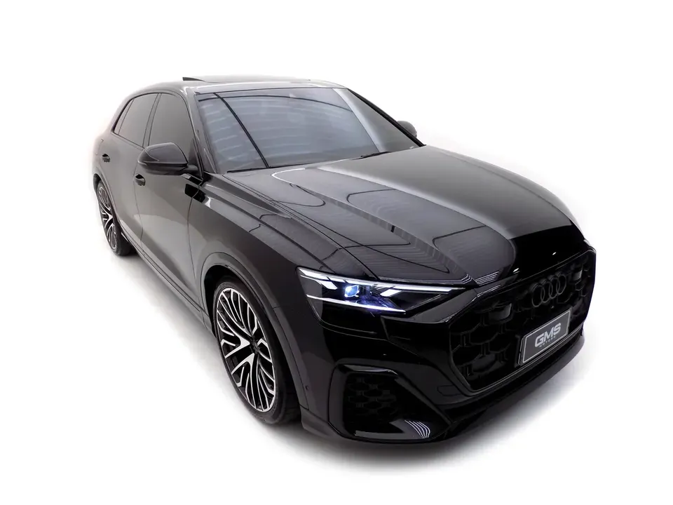 Foto de um audi q8 e-tron