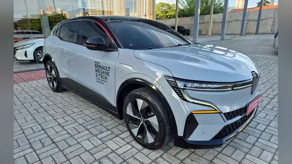 Foto de um renault megane e-tech electric