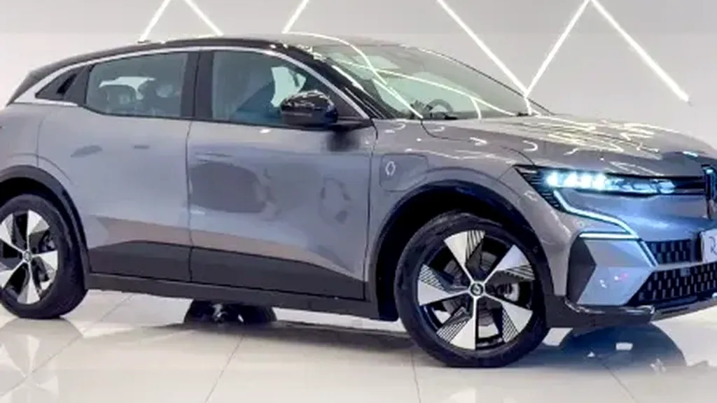 Foto de um renault megane e-tech electric