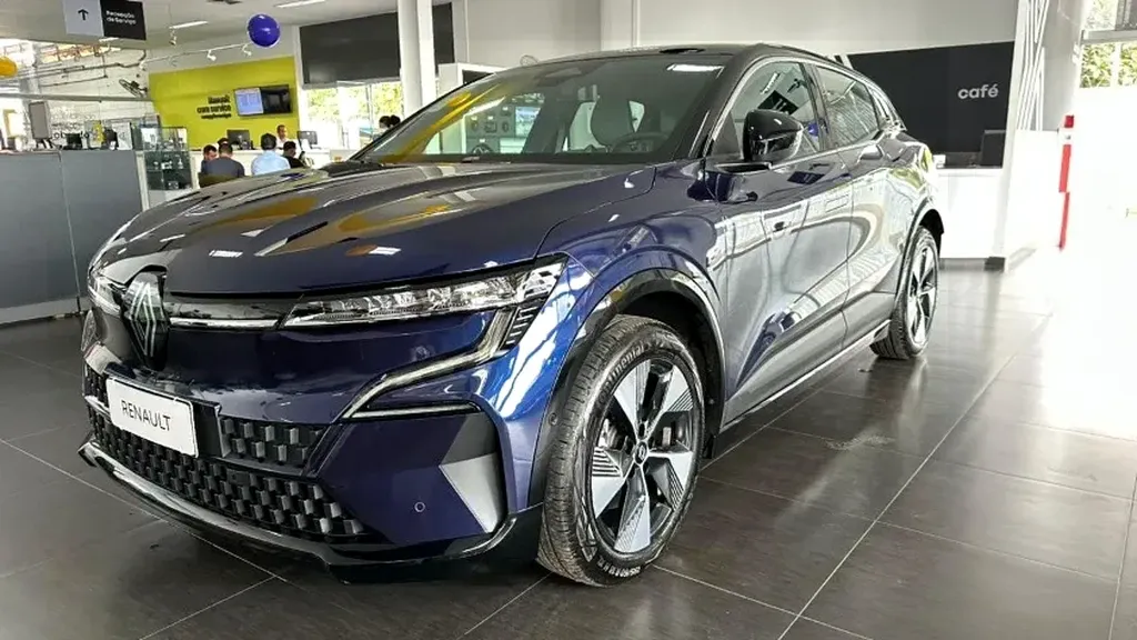 Foto de um renault megane e-tech electric