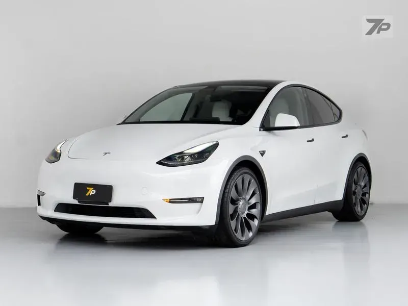 Foto de um tesla model y