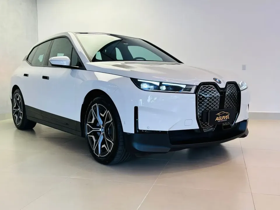 Foto de um bmw ix