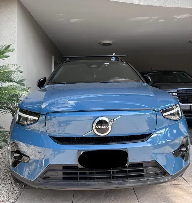 Foto de um volvo xc40 recharge
