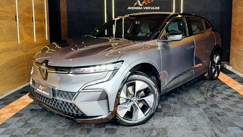 Foto de um renault megane e-tech electric
