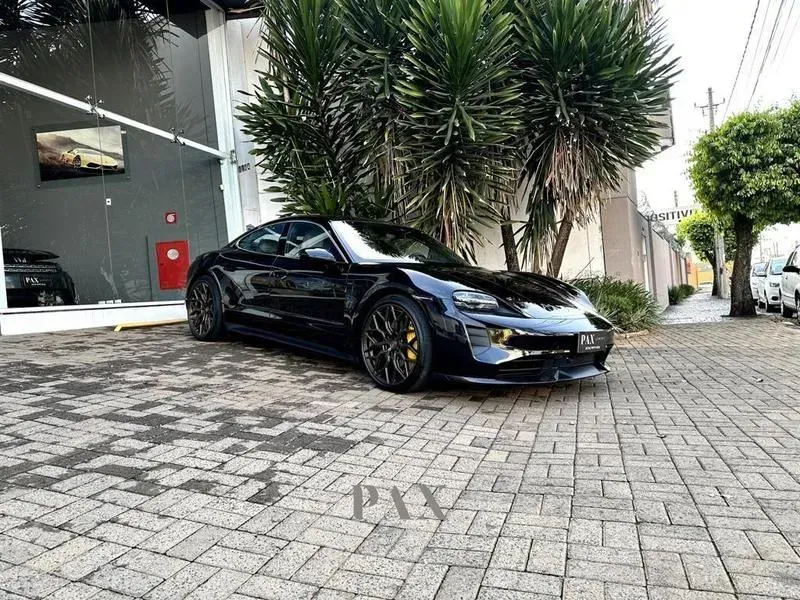 Foto de um porsche taycan