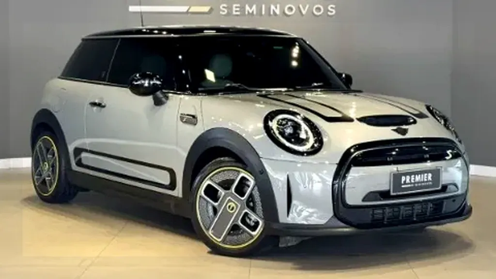 Foto de um mini cooper se
