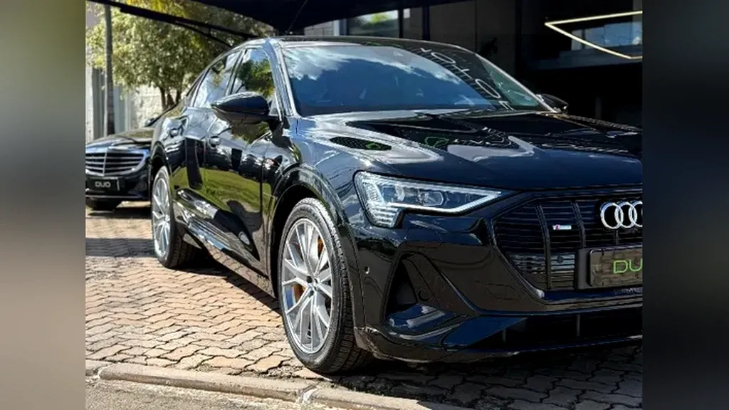 Foto de um audi e-tron s