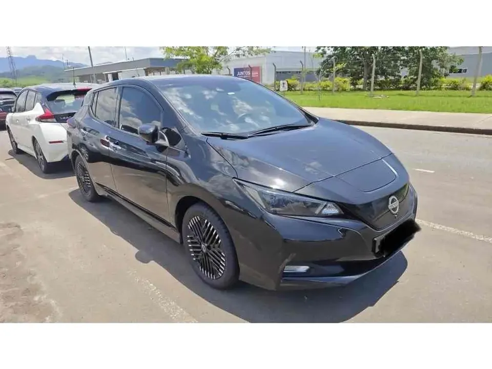 Foto de um nissan leaf