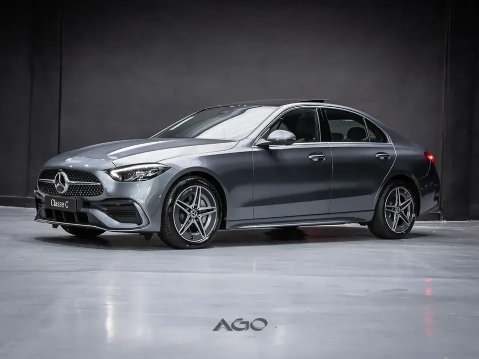 Foto de um mercedes eqc400