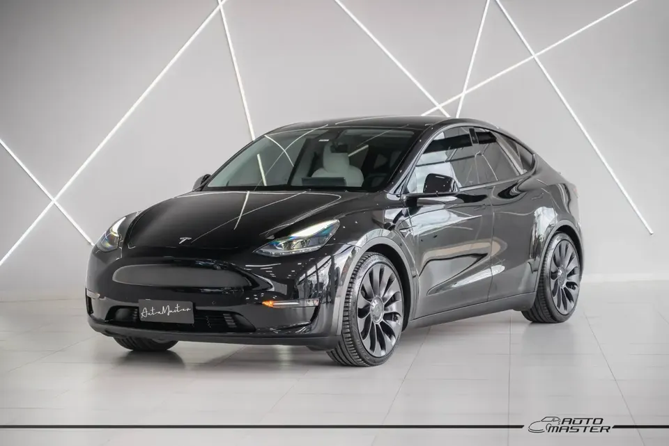 Foto de um tesla model y