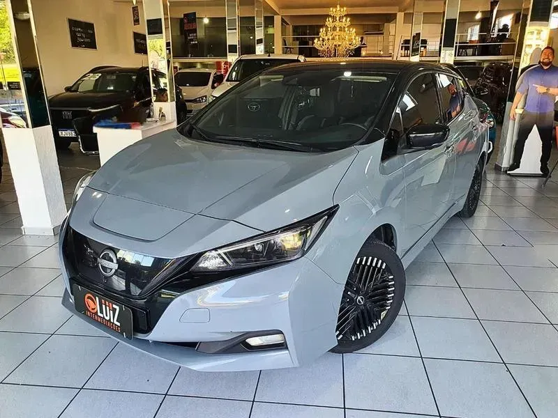 Foto de um nissan leaf