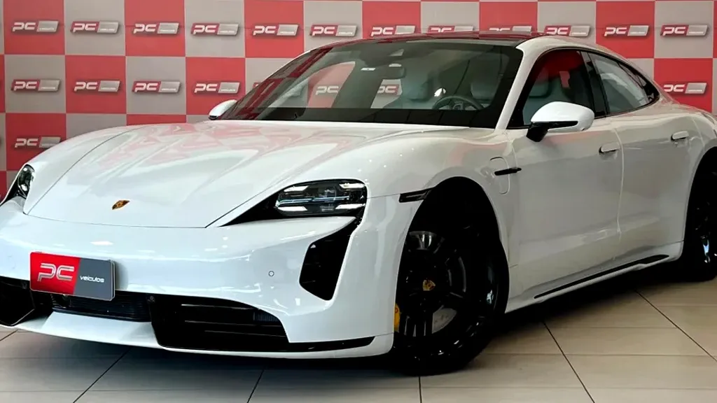 Foto de um porsche taycan