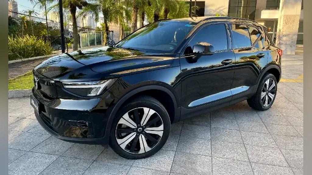 Foto de um volvo xc40 recharge