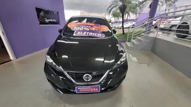 Foto de um nissan leaf