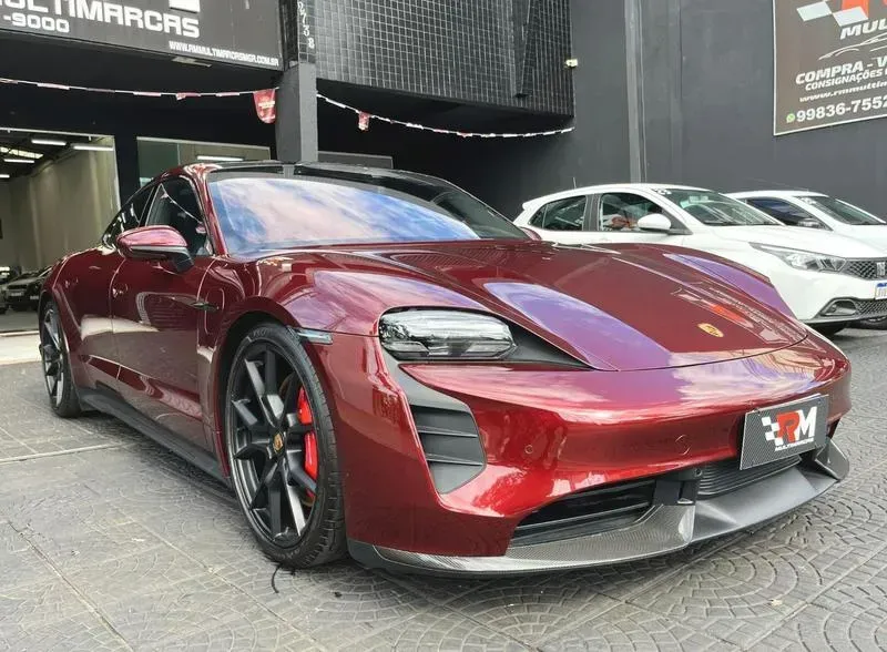 Foto de um porsche taycan