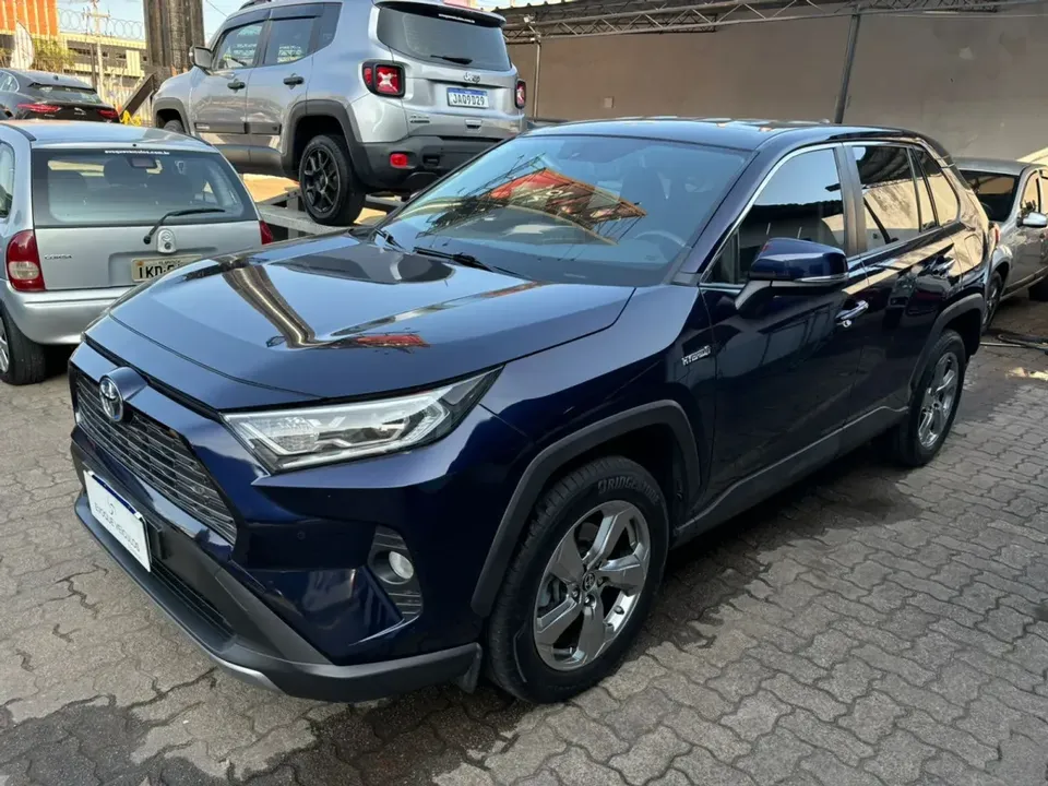 Foto de um toyota rav4 ev