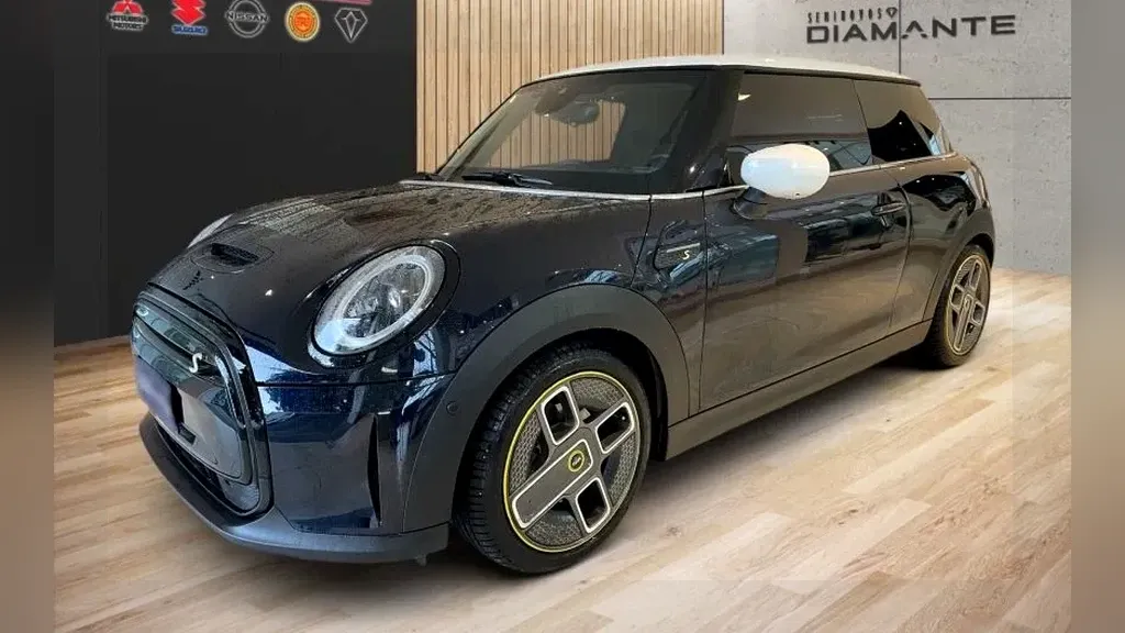 Foto de um mini cooper se