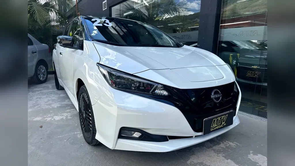 Foto de um nissan leaf