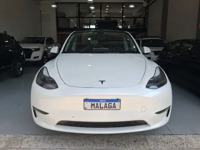 Foto de um tesla model y