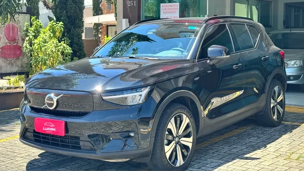 Foto de um volvo xc40 recharge