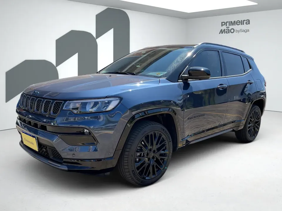 Foto de um jeep compass 4xe plug-in hybrid