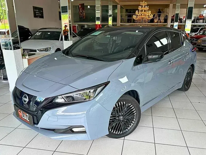 Foto de um nissan leaf
