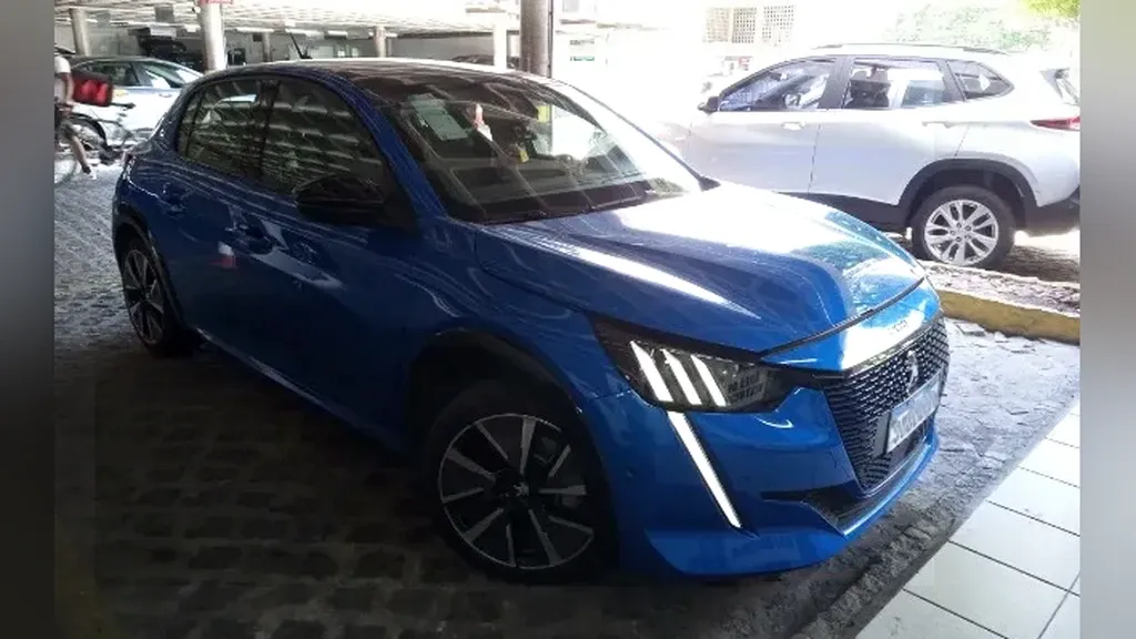 Foto de um peugeot e-208