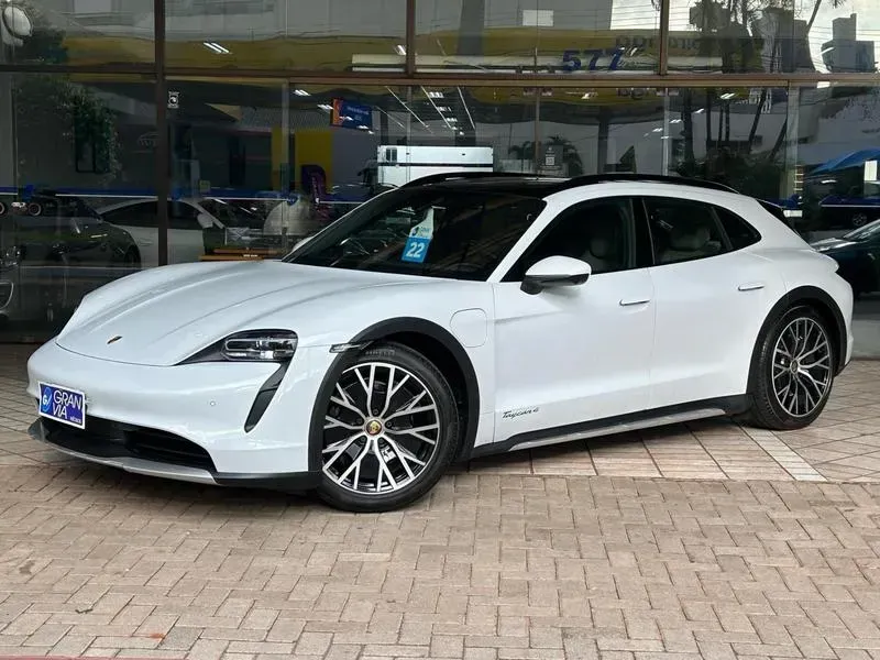 Foto de um porsche taycan