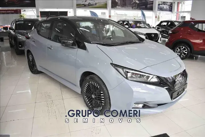 Foto de um nissan leaf