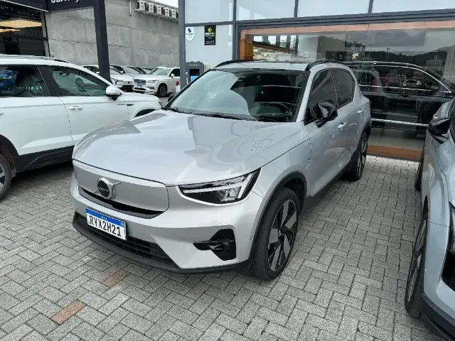 Foto de um volvo xc40 recharge