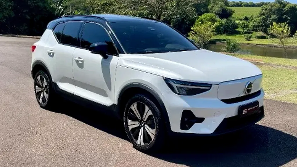 Foto de um volvo xc40 recharge