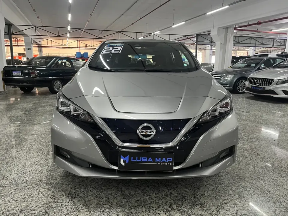 Foto de um nissan leaf