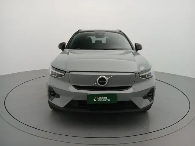 Foto de um volvo xc40 recharge