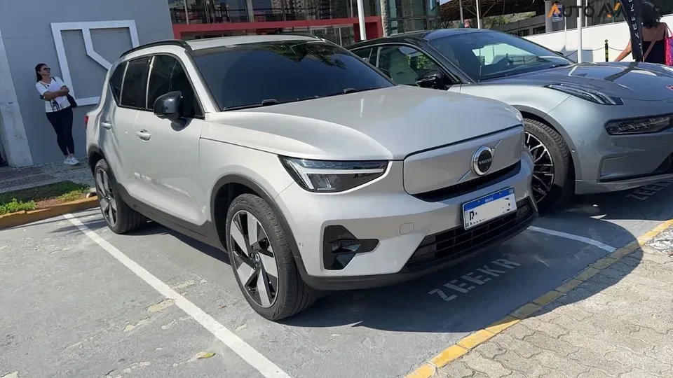 Foto de um volvo xc40 recharge