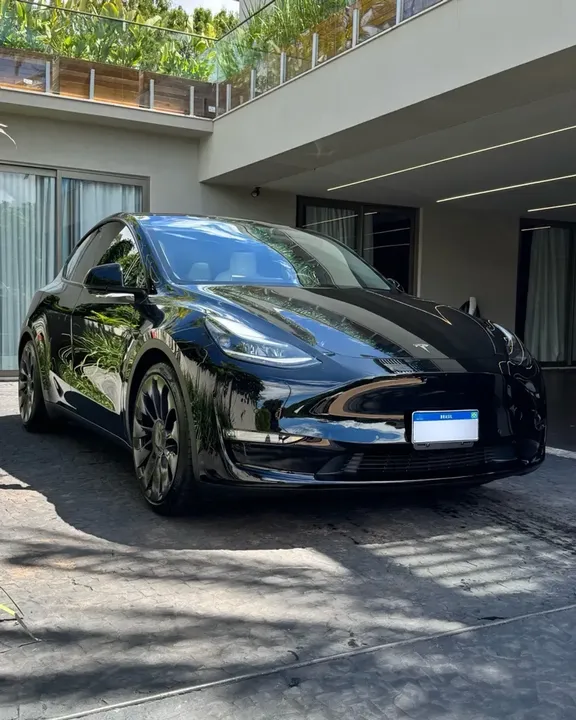 Foto de um tesla model y