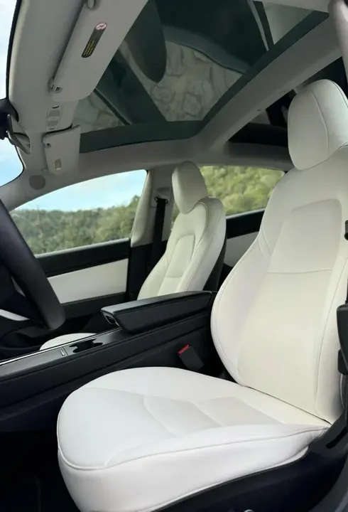 Foto de um tesla model 3