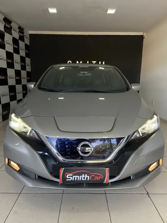 Foto de um nissan leaf