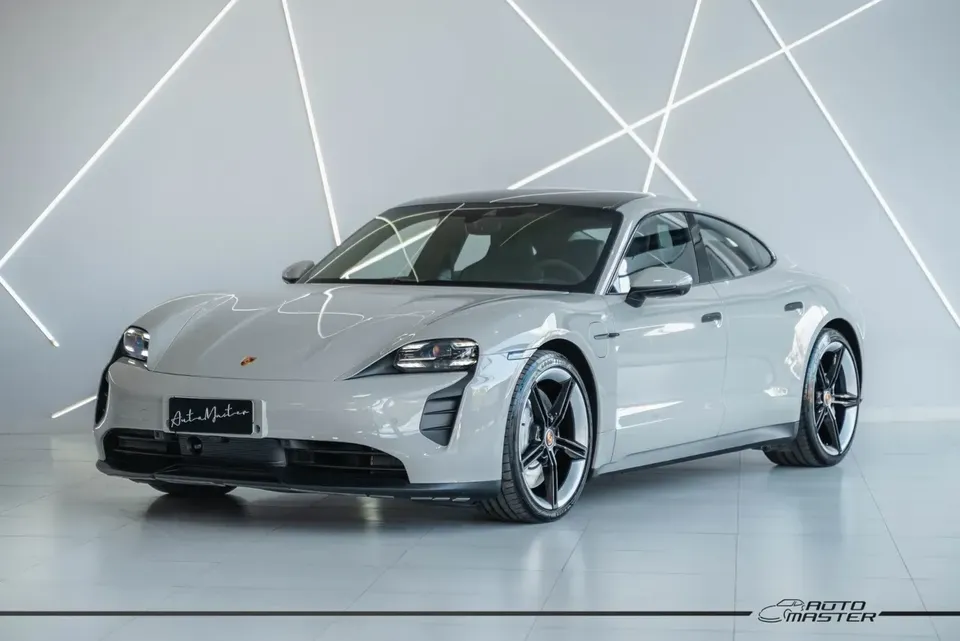 Foto de um porsche taycan